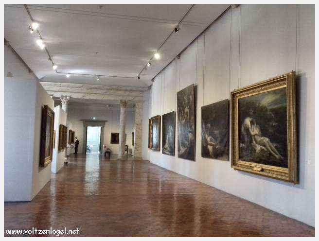 Exploration des trésors artistiques et historiques du Musée Calvet à Avignon.