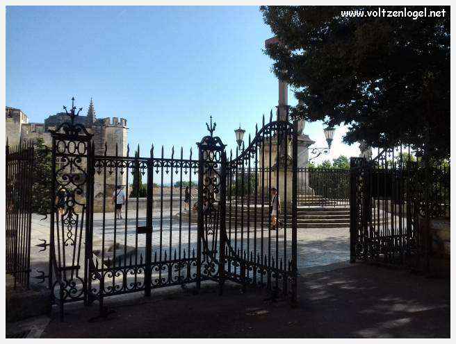Palais des Papes à Avignon : un voyage captivant à travers l'histoire et la culture.