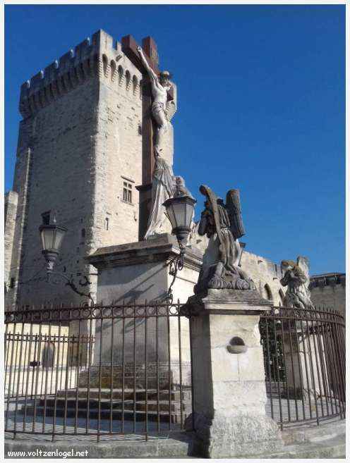 Palais des Papes à Avignon : un voyage captivant à travers l'histoire et la culture.