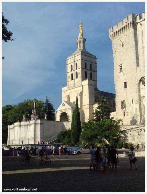 Palais des Papes à Avignon : un voyage captivant à travers l'histoire et la culture.
