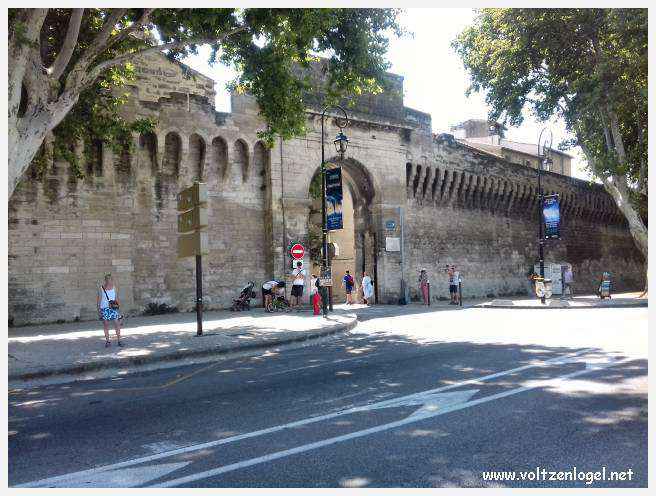 La Cité des Papes a Avignon. Avignon le palais des Papes. Avignon les incontournables