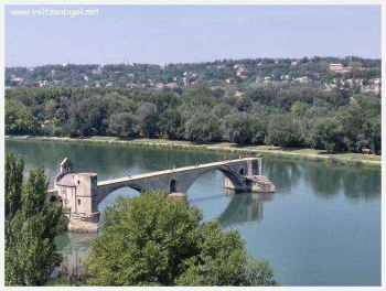 Ruelles médiévales pittoresques d'Avignon