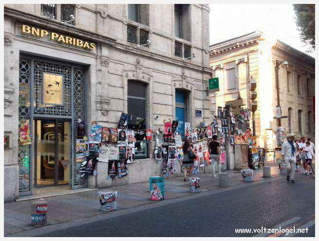 Vue panoramique sur Avignon, cité historique aux trésors cachés et à la richesse culturelle.