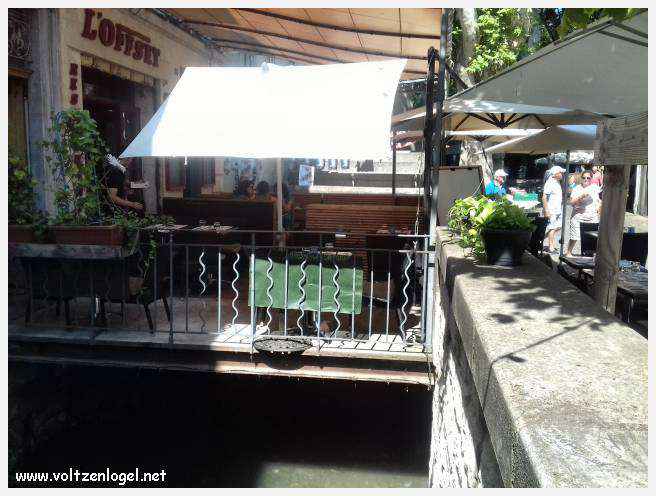 Vue panoramique sur Avignon, cité historique aux trésors cachés et à la richesse culturelle.