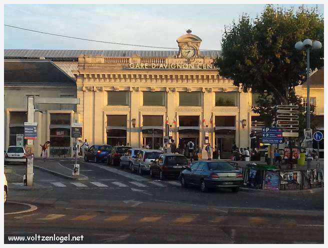 Vue panoramique sur Avignon, cité historique aux trésors cachés et à la richesse culturelle.