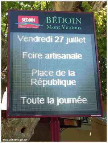 Bédoin au pied du Mont Ventoux. Le village de Bédoin en Vaucluse