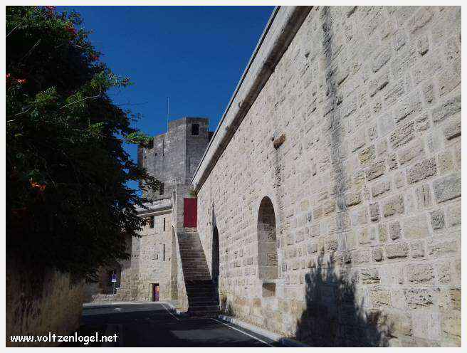 Aigues-Mortes ancienne cité fortifiée en Camargue. Le Meilleur des fortifications médiévales
