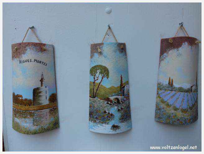 Vue panoramique des remparts médiévaux de Aigues-Mortes.