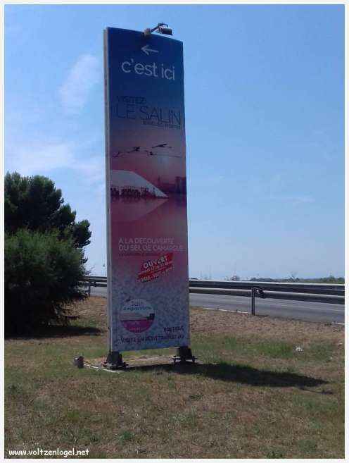 Vue panoramique des remparts médiévaux de Aigues-Mortes.