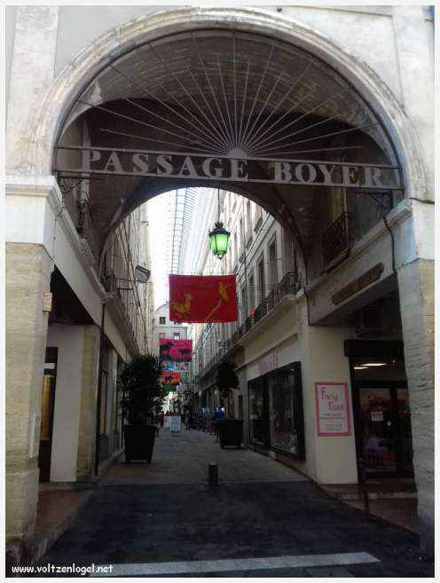 Ruelles pittoresques et charme provençal de Carpentras, au cœur du Vaucluse.