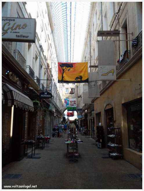 Ruelles pittoresques et charme provençal de Carpentras, au cœur du Vaucluse.