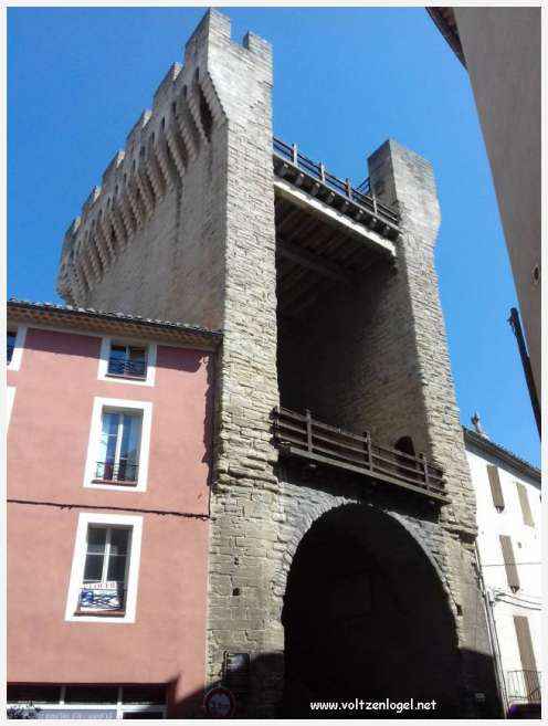 Ruelles pittoresques et charme provençal de Carpentras, au cœur du Vaucluse.