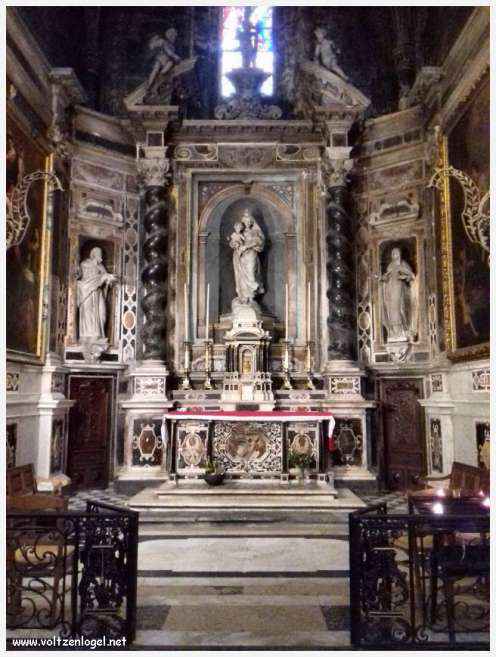 Ruelles pittoresques et charme provençal de Carpentras, au cœur du Vaucluse.