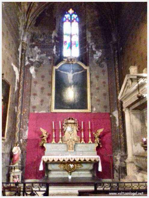 Ruelles pittoresques et charme provençal de Carpentras, au cœur du Vaucluse.