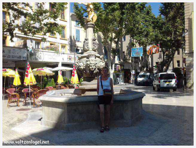 Ruelles pittoresques et charme provençal de Carpentras, au cœur du Vaucluse.