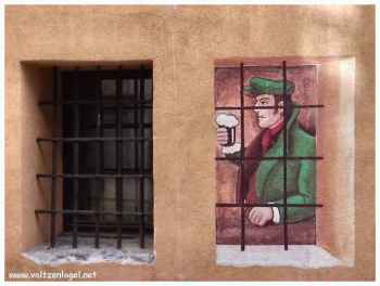 Gap. Fresque murale insolite, représente un prisonnier