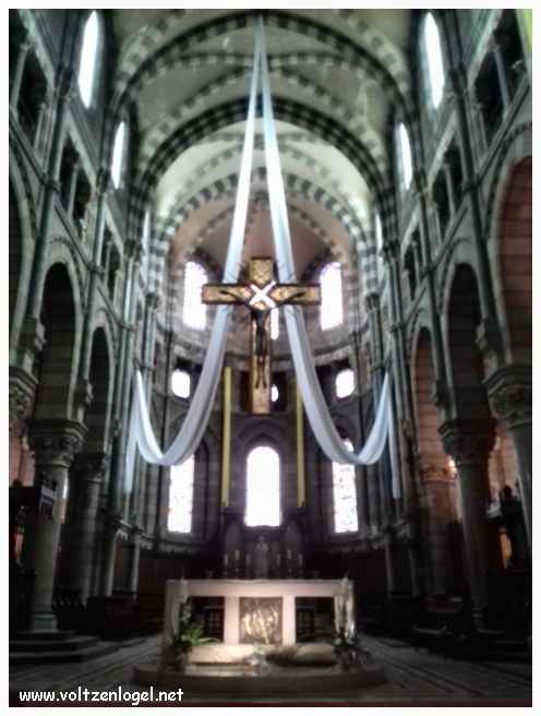 GAP Tourisme. La cathédrale catholique Notre-Dame-et-Saint-Arnoux à Gap