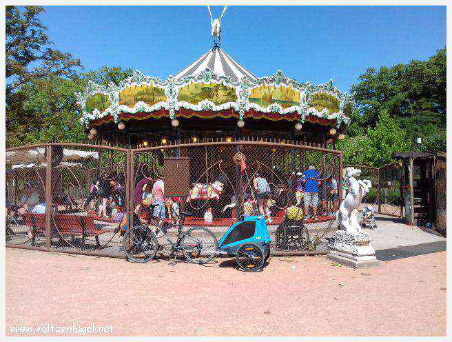Parc de la Tête d'Or: Oasis urbaine de Lyon, mélange de nature et d'histoire.