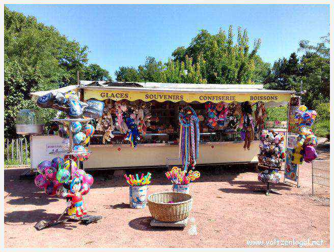 Parc de la Tête d'Or: Oasis urbaine de Lyon, mélange de nature et d'histoire.