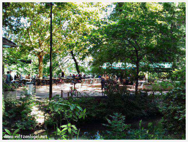 Parc de la Tête d'Or: Oasis urbaine de Lyon, mélange de nature et d'histoire.
