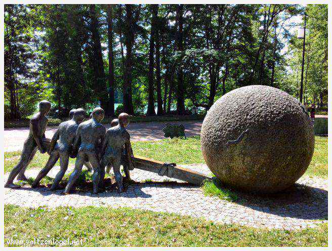 Parc de la Tête d'Or: Oasis urbaine de Lyon, mélange de nature et d'histoire.