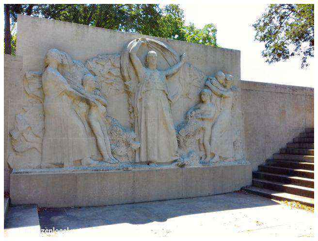 Parc de la Tête d'Or: Oasis urbaine de Lyon, mélange de nature et d'histoire.