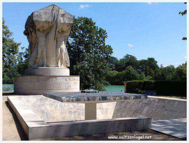 Parc de la Tête d'Or: Oasis urbaine de Lyon, mélange de nature et d'histoire.
