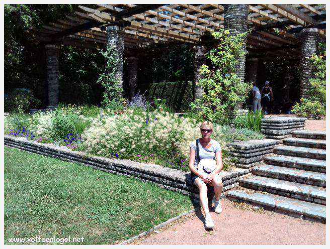 Parc de la Tête d'Or: Oasis urbaine de Lyon, mélange de nature et d'histoire.