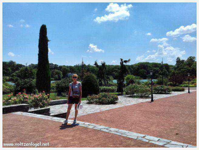 Parc de la Tête d'Or: Oasis urbaine de Lyon, mélange de nature et d'histoire.