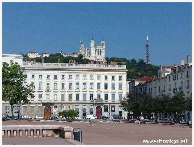 Vue panoramique de Lyon, une ville riche en trésors architecturaux et culturels.