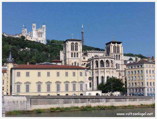 Vue panoramique de Lyon, une ville riche en trésors architecturaux et culturels.