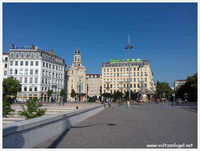 Vue panoramique de Lyon, une ville riche en trésors architecturaux et culturels.