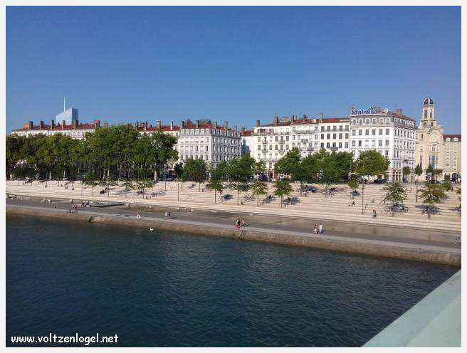 Vue panoramique de Lyon, une ville riche en trésors architecturaux et culturels.