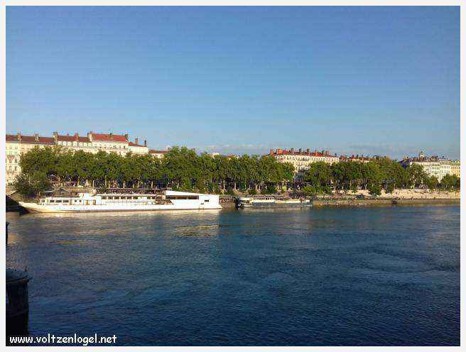 Vue panoramique de Lyon, une ville riche en trésors architecturaux et culturels.