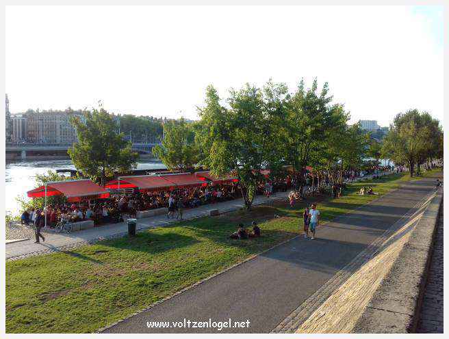 Vue panoramique de Lyon, une ville riche en trésors architecturaux et culturels.
