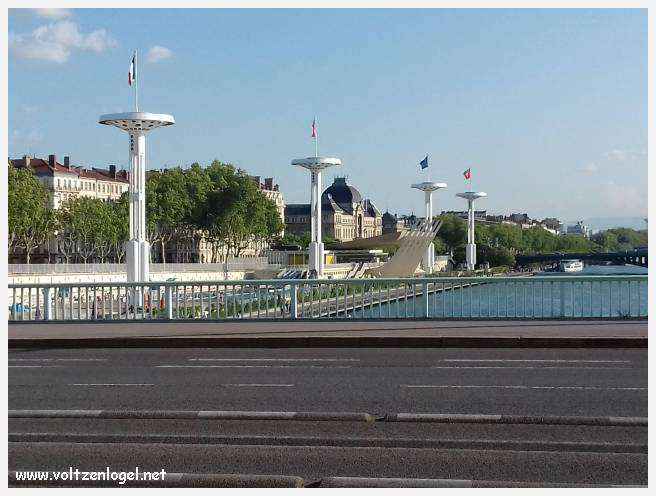 Vue panoramique de Lyon, une ville riche en trésors architecturaux et culturels.