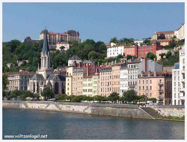 Vue panoramique de Lyon, une ville riche en trésors architecturaux et culturels.