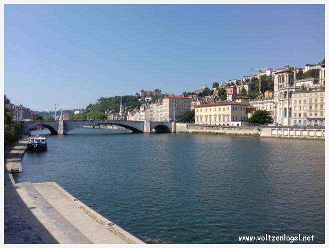 Vue panoramique de Lyon, une ville riche en trésors architecturaux et culturels.