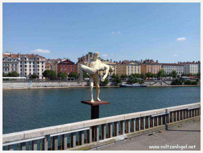 Vue panoramique de Lyon, une ville riche en trésors architecturaux et culturels.