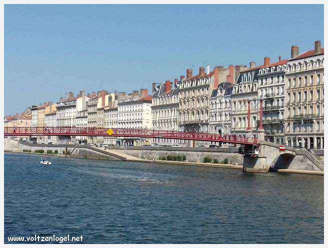 Vue panoramique de Lyon, une ville riche en trésors architecturaux et culturels.