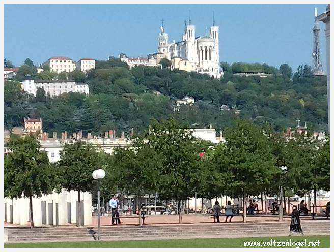 Vue panoramique de Lyon, une ville riche en trésors architecturaux et culturels.