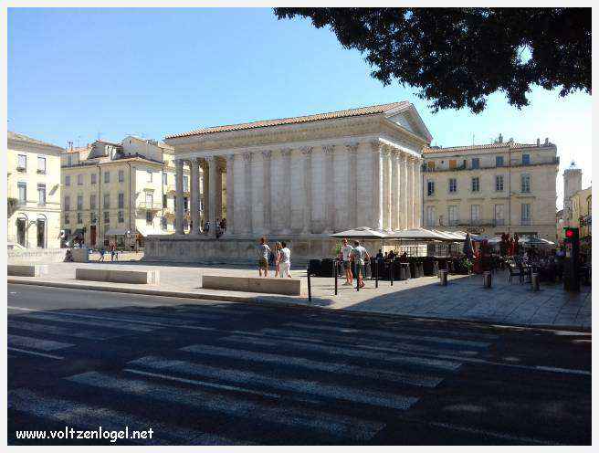 Vue aérienne des Arènes de Nîmes, emblèmes de son héritage romain.