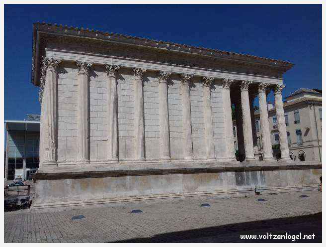 Vue aérienne des Arènes de Nîmes, emblèmes de son héritage romain.