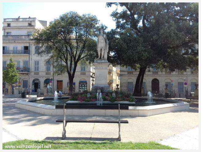 Vue aérienne des Arènes de Nîmes, emblèmes de son héritage romain.