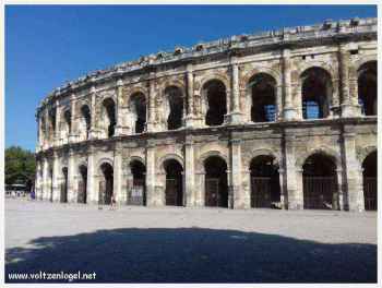Architecture imposante des Arènes de Nîmes