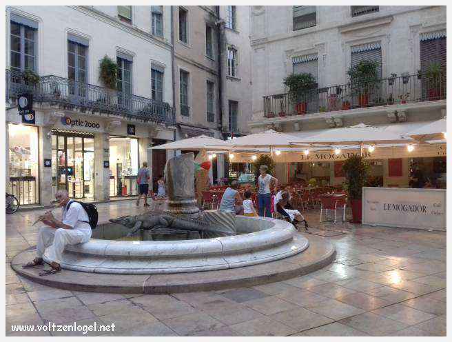 Arènes romaines de Nîmes, témoins de son riche passé historique.