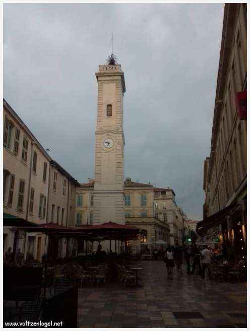 Arènes romaines de Nîmes, témoins de son riche passé historique.