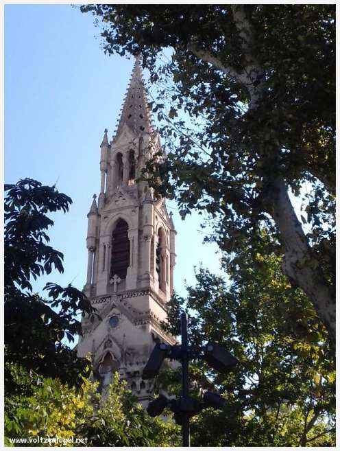 Arènes romaines de Nîmes, témoins de son riche passé historique.