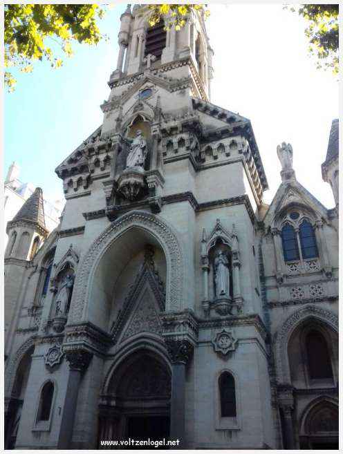 Arènes romaines de Nîmes, témoins de son riche passé historique.