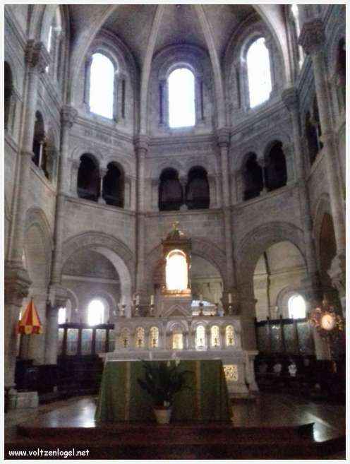 Arènes romaines de Nîmes, témoins de son riche passé historique.